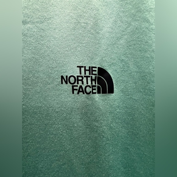 The North Face Excellent Condition XL Green Active Fit Shirt - Picture 2 of 4